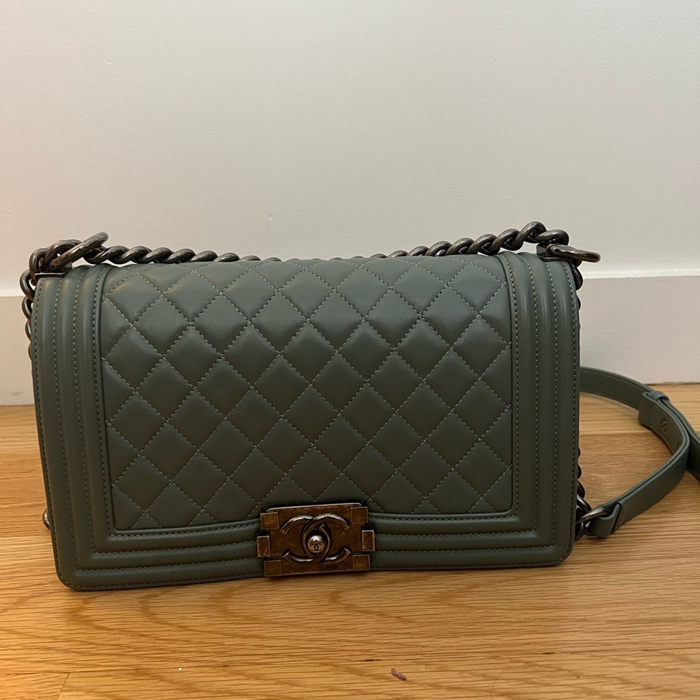 Chanel boy bag medium